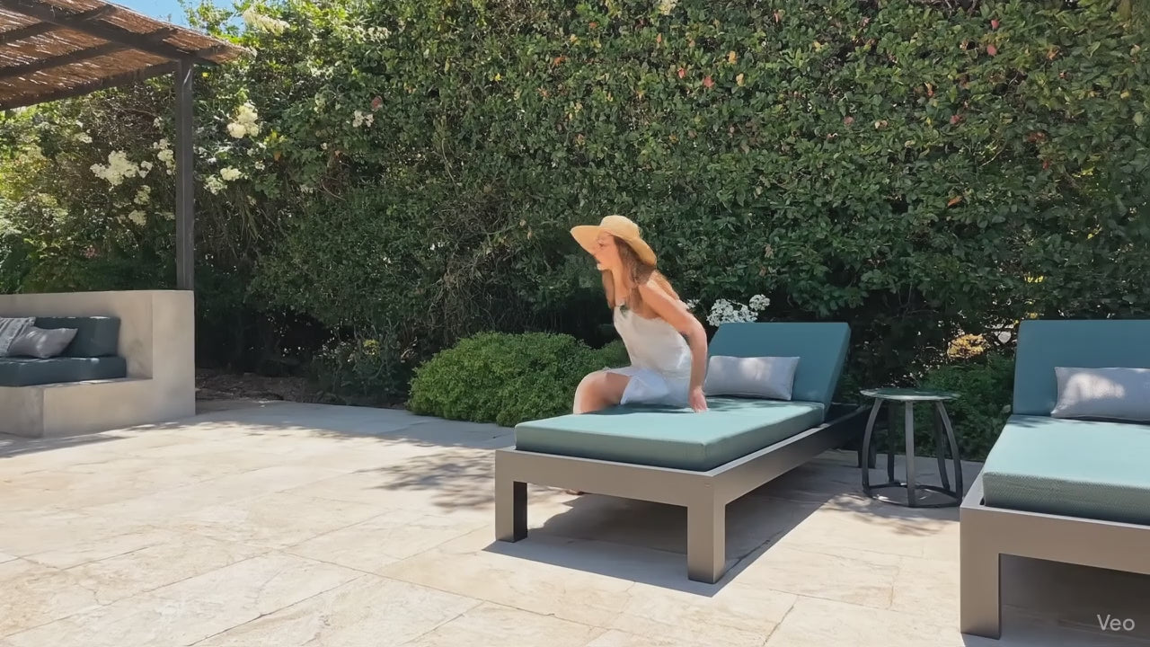 Charger la vidéo: Mobilier d'extérieur de luxe Made in France